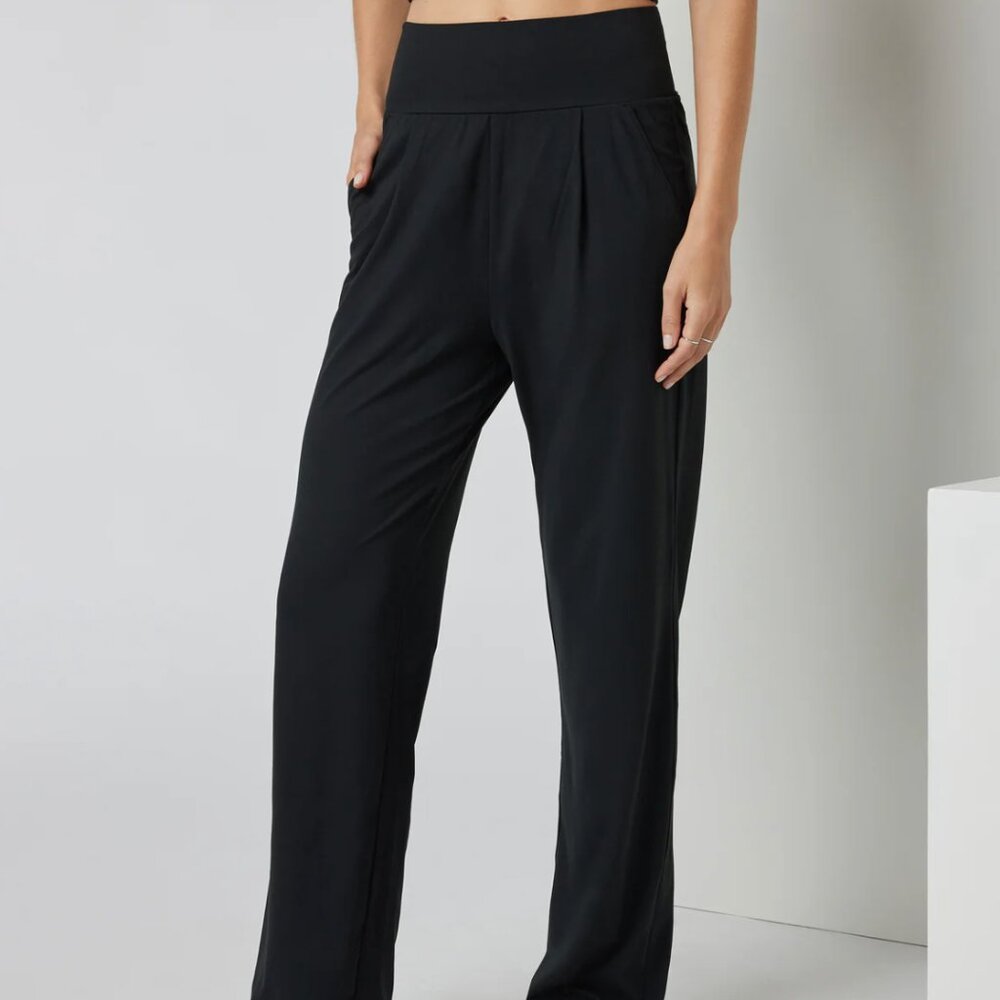 Vuori Lux at Ease Pant